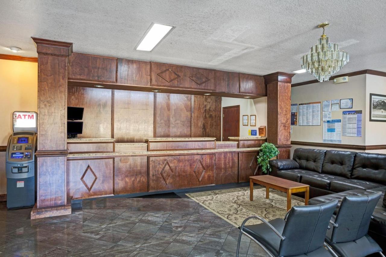 Zen Living Suites Extended Stay - Jacksonville - University Blvd ภายนอก รูปภาพ